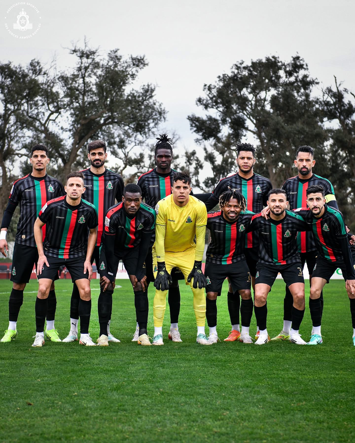 الجيش الملكي "يحل" ضيفًا على شبيبة القبائل وسط إكراهات تنظيمية